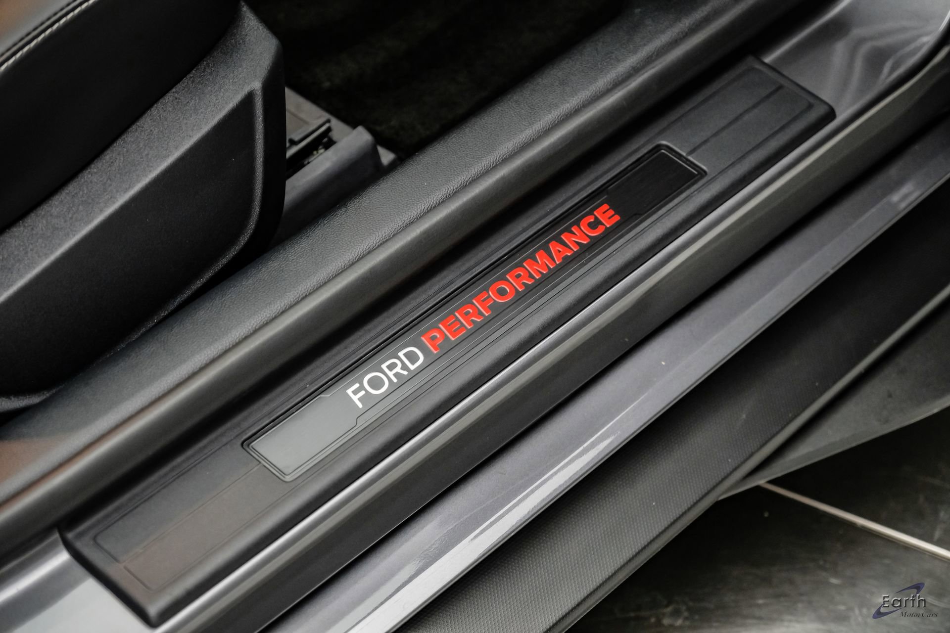 Used 2021 Ford Mustang Shelby GT500 w/ Carbon Fiber Track Pack RWD image 64
