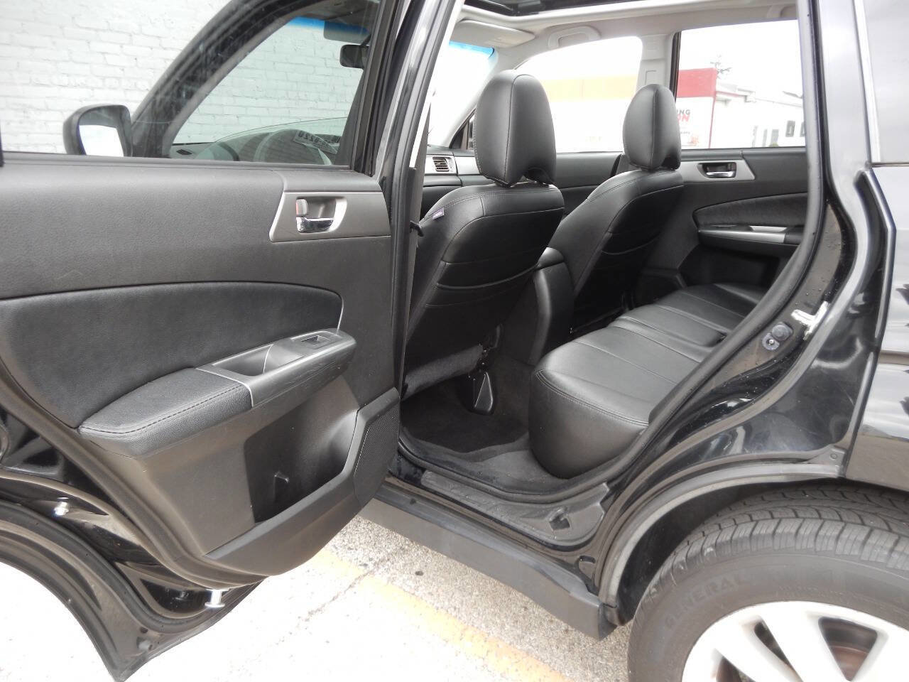 Used 2011 Subaru Forester 2.5X Premium w/ All-Weather Pkg image 29