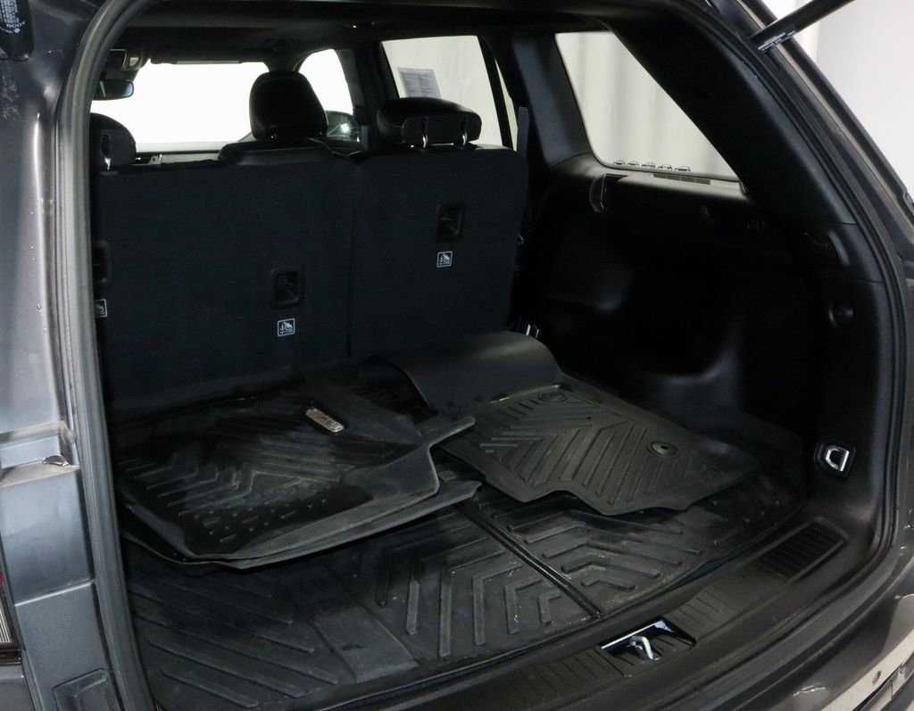 Used 2024 Jeep Grand Cherokee Altitude image 12