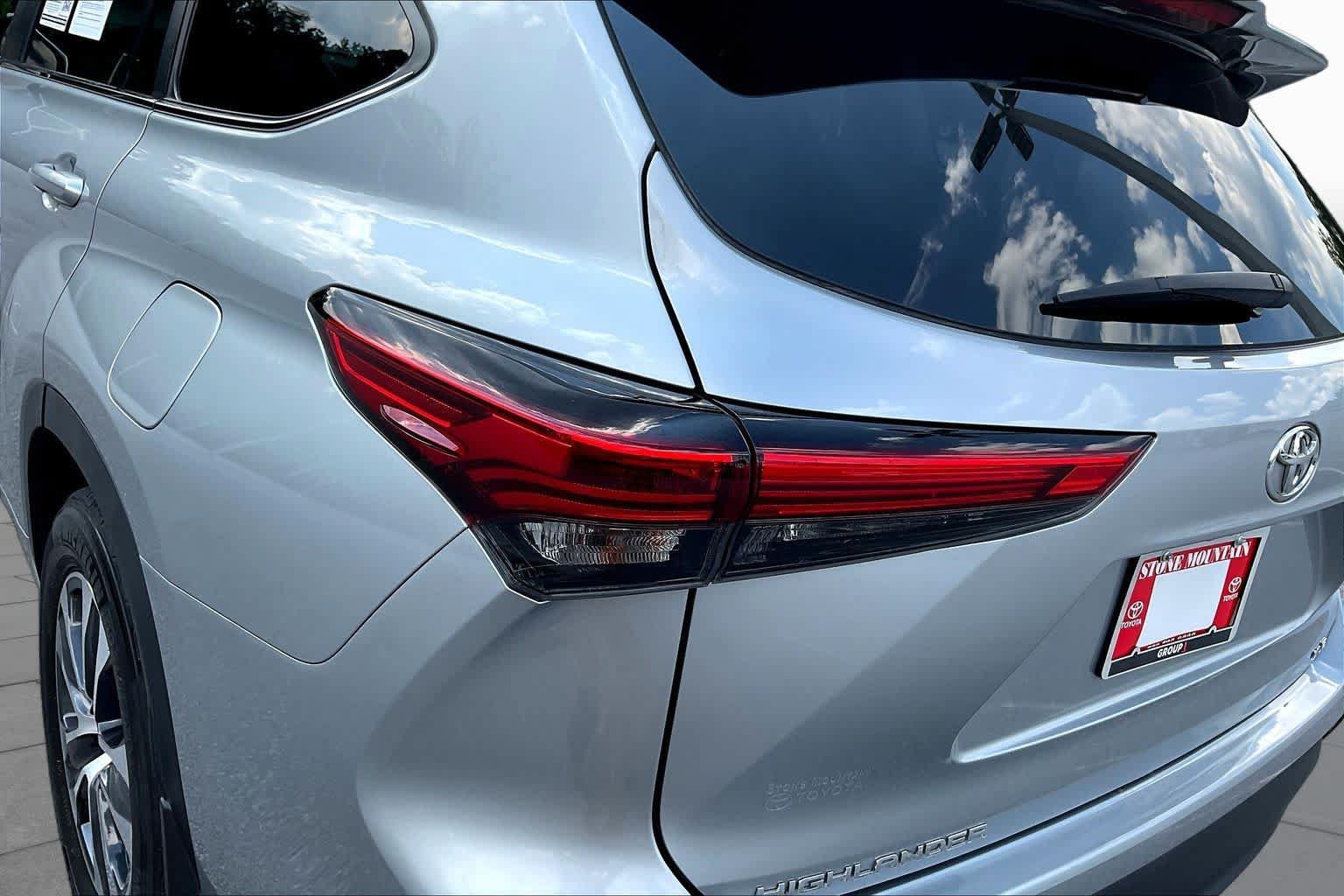 Used 2023 Toyota Highlander XLE FWD image 29