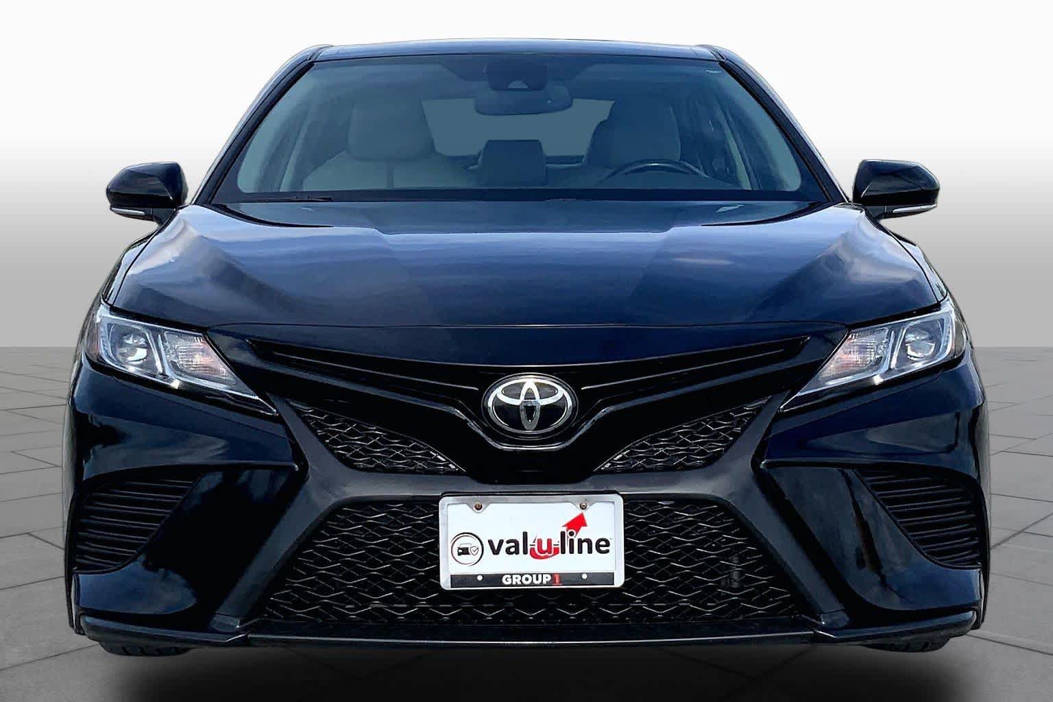 Used 2019 Toyota Camry SE w/ Convenience Package FWD image 4