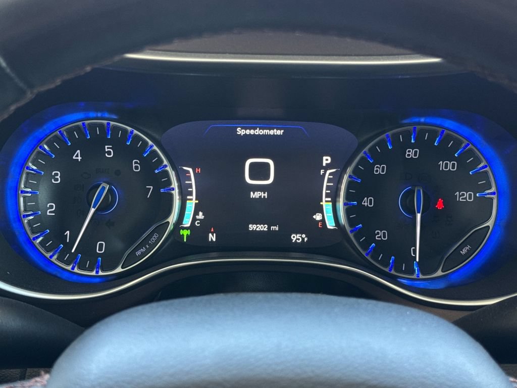 Used 2018 Chrysler Pacifica Touring-L Plus FWD image 30