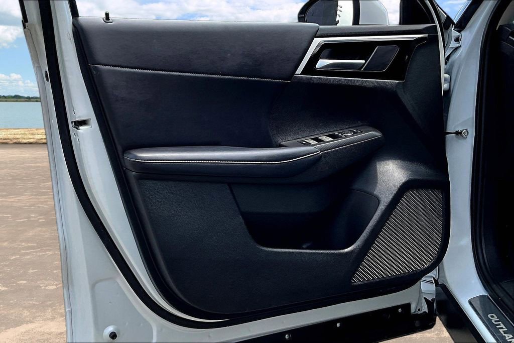 Used 2024 Mitsubishi Outlander SE FWD image 19