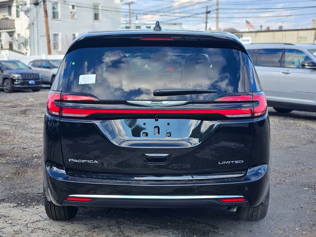 New 2026 Chrysler Pacifica Limited image 4