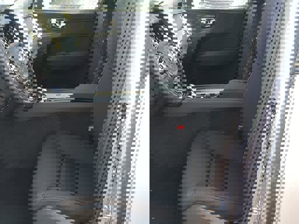 New 2026 Volvo XC60 B5 Plus w/ Protection Package Premier image 15