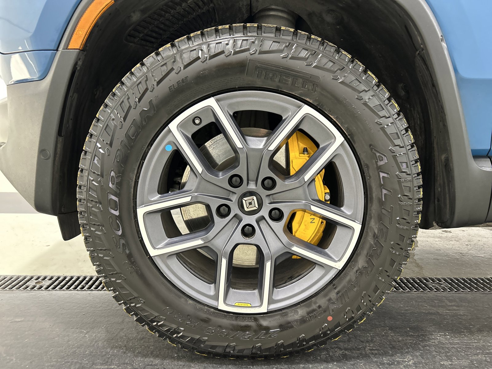 Used 2022 Rivian R1T Adventure image 9