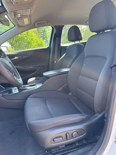 Used 2023 Chevrolet Malibu LT w/ Driver Confidence Package FWD image 9