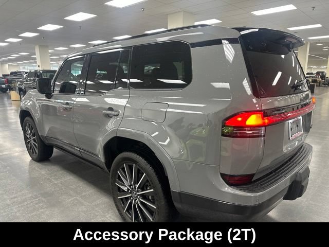 Used 2025 Lexus GX 550 w/ Accessory Package (2T) AWD/4WD image 3