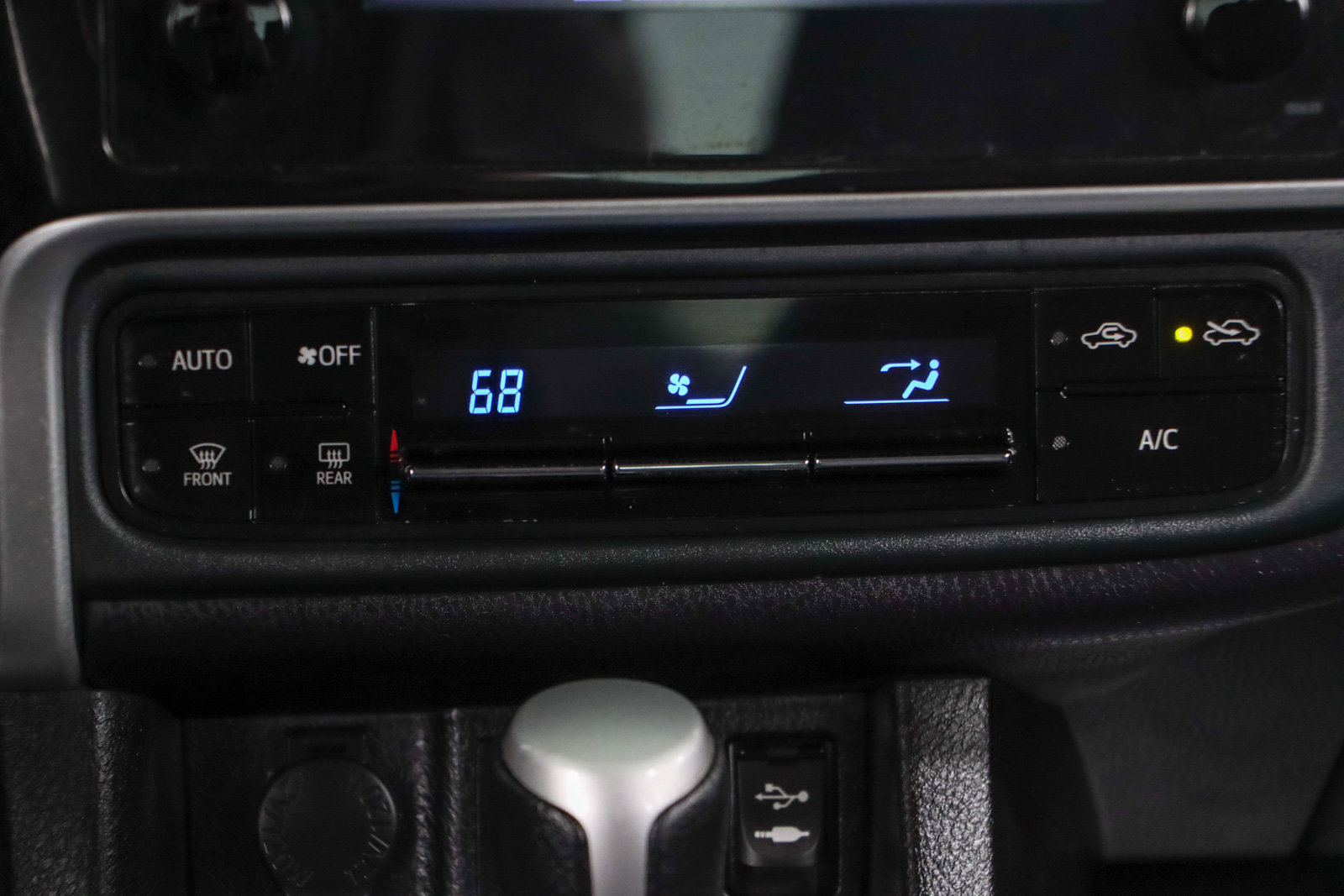 Used 2019 Toyota Corolla LE image 20