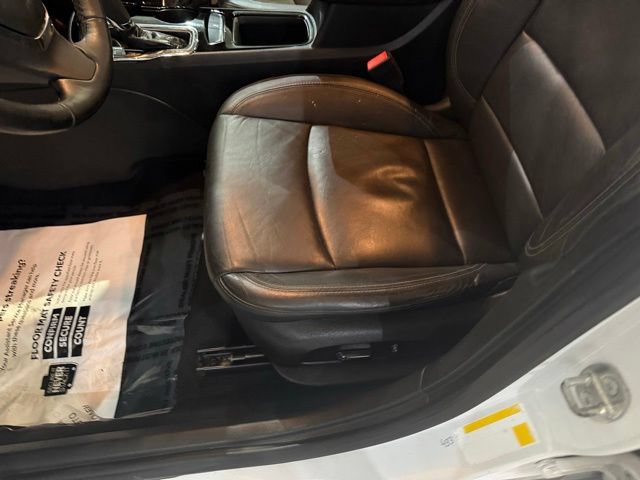 Used 2018 Chevrolet Cruze Premier FWD image 11
