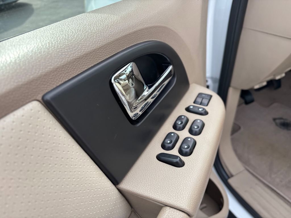 Used 2006 Ford Expedition Eddie Bauer image 24