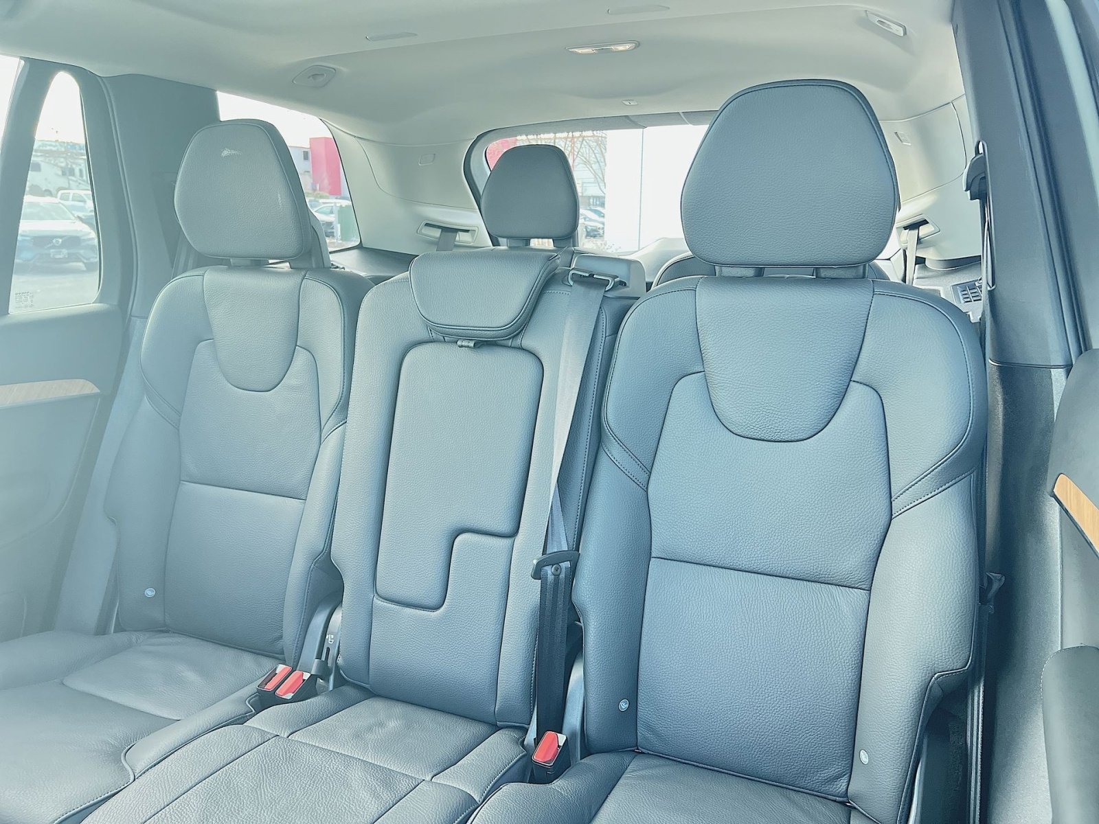 Certified 2025 Volvo XC90 B6 Plus image 25