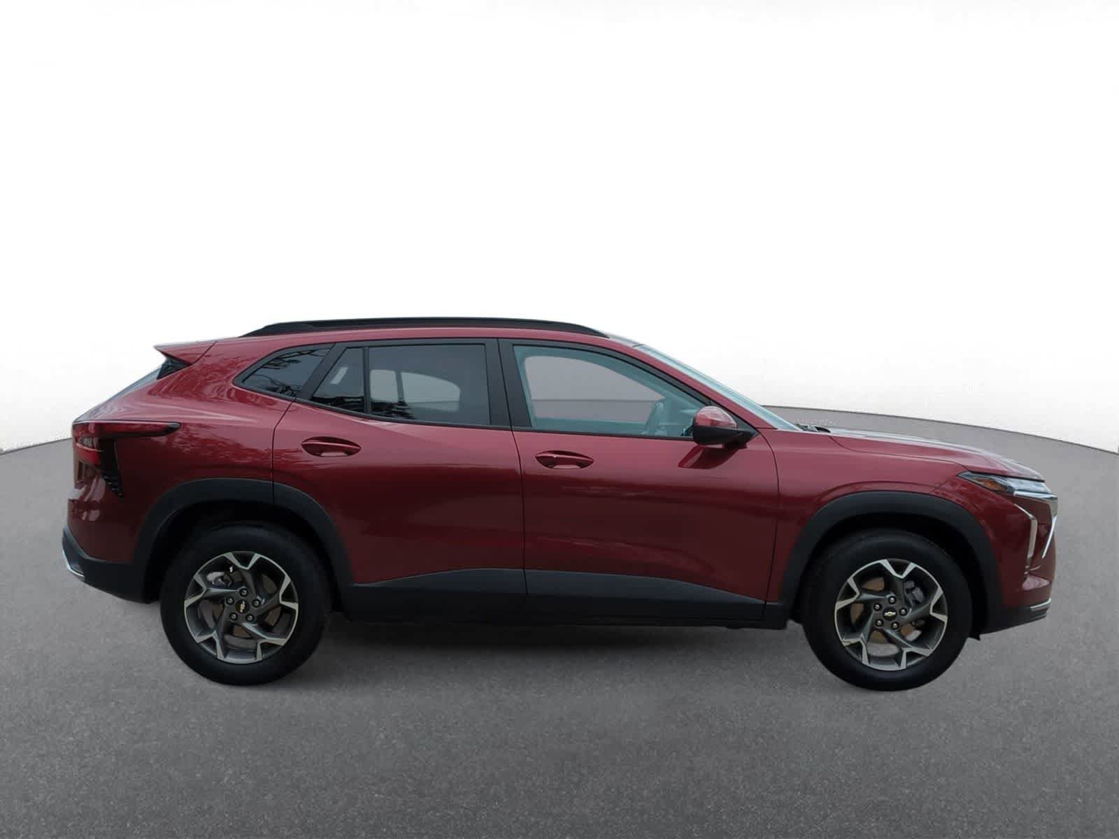 Used 2025 Chevrolet Trax LT w/ LT Convenience Package FWD image 9