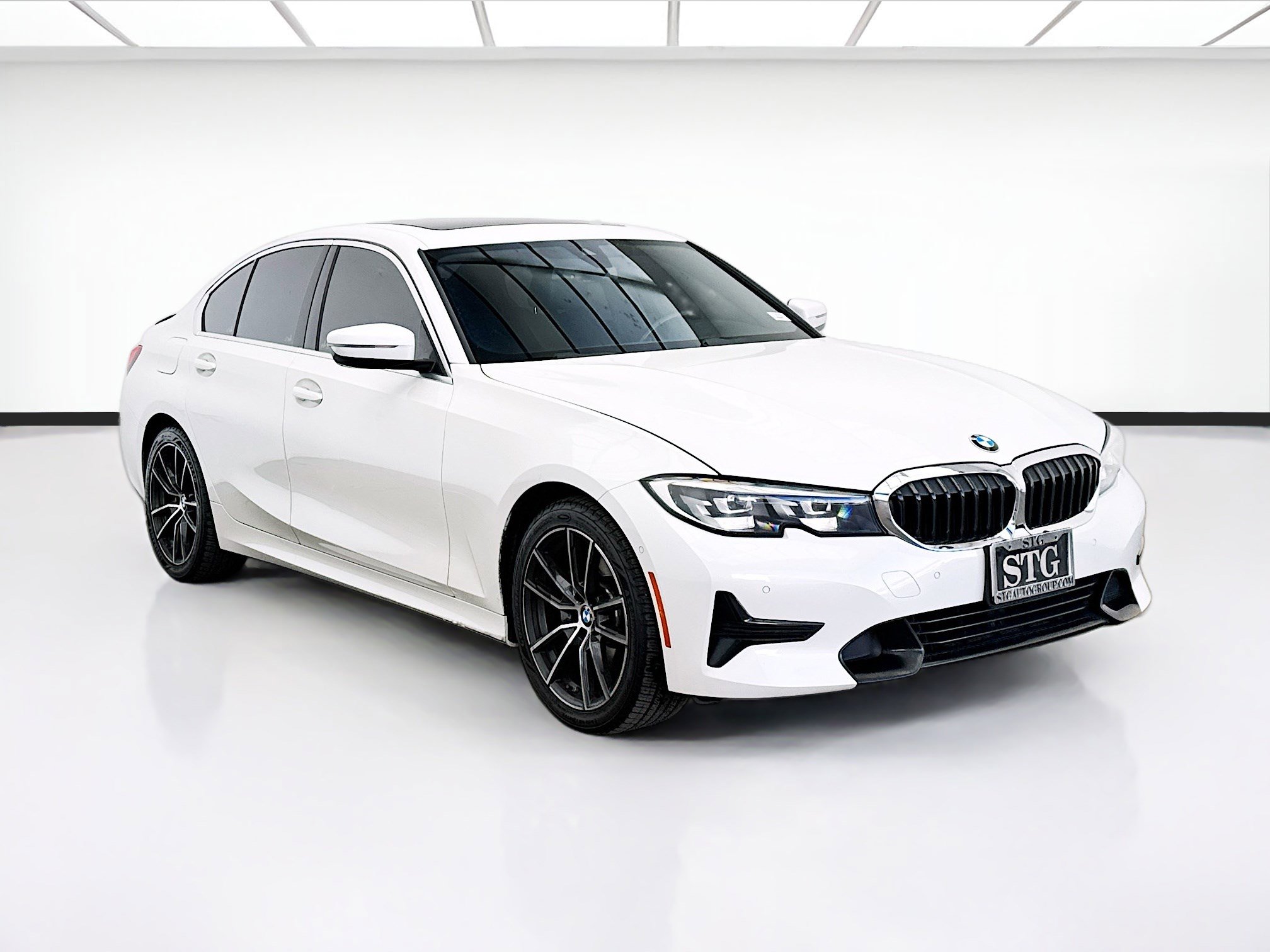 Used 2020 BMW 330i Sedan w/ Driving Assistance Package image 3