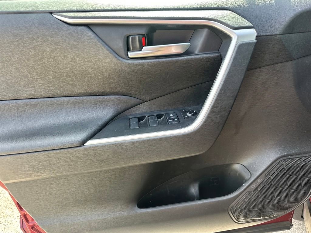 Used 2020 Toyota RAV4 XLE w/ Convenience Package image 13