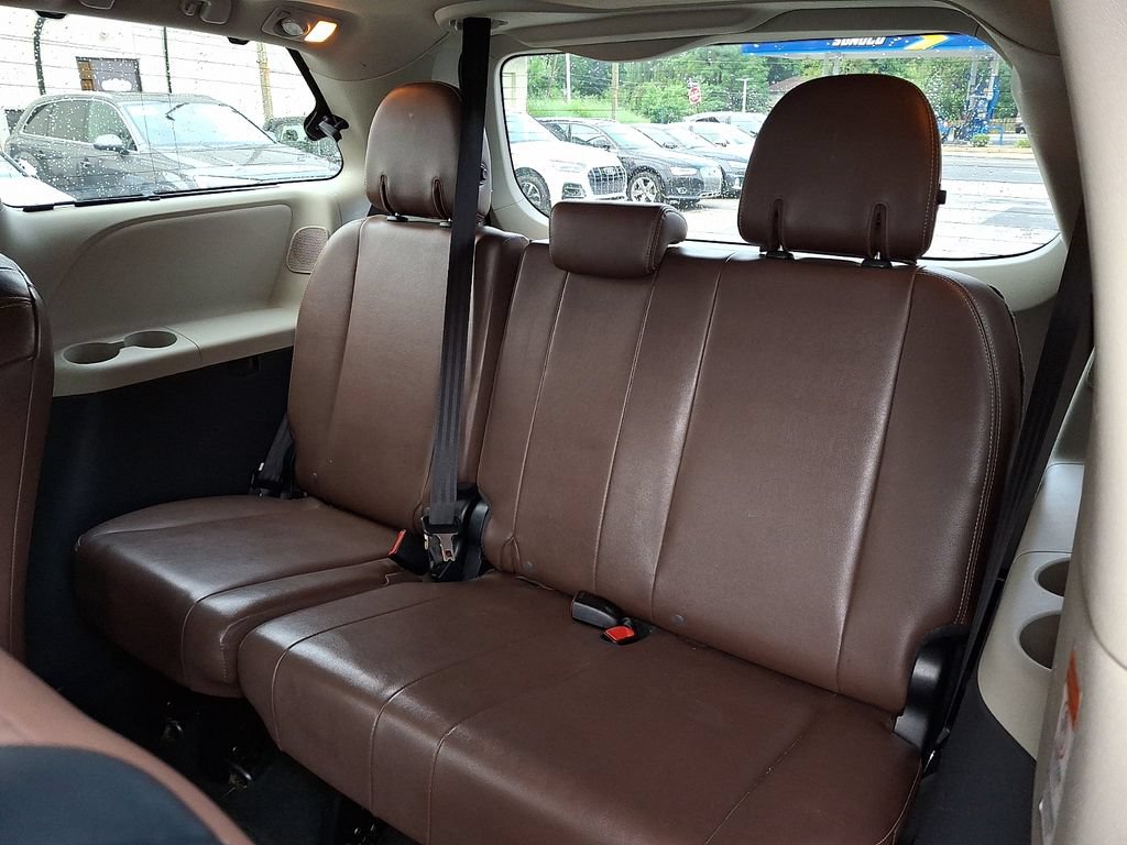Used 2015 Toyota Sienna Limited Premium FWD image 12
