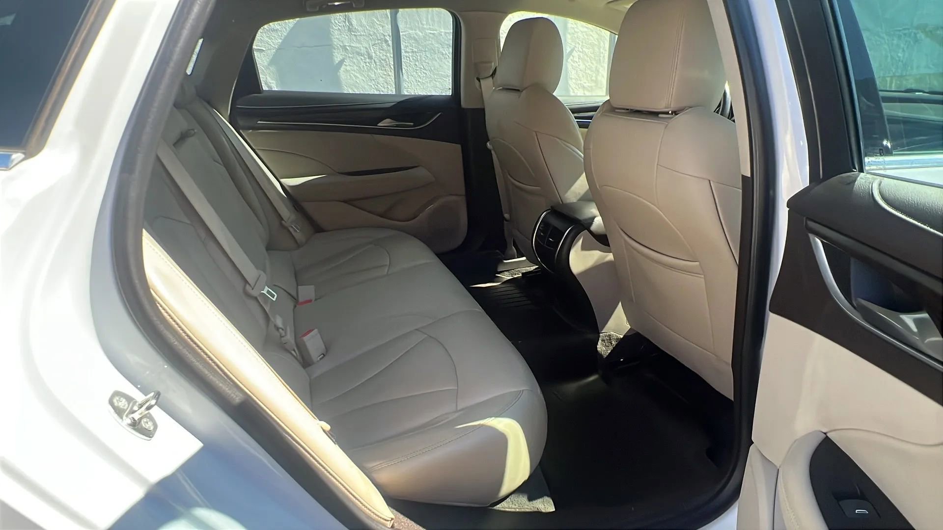 Used 2017 Buick LaCrosse Preferred image 29