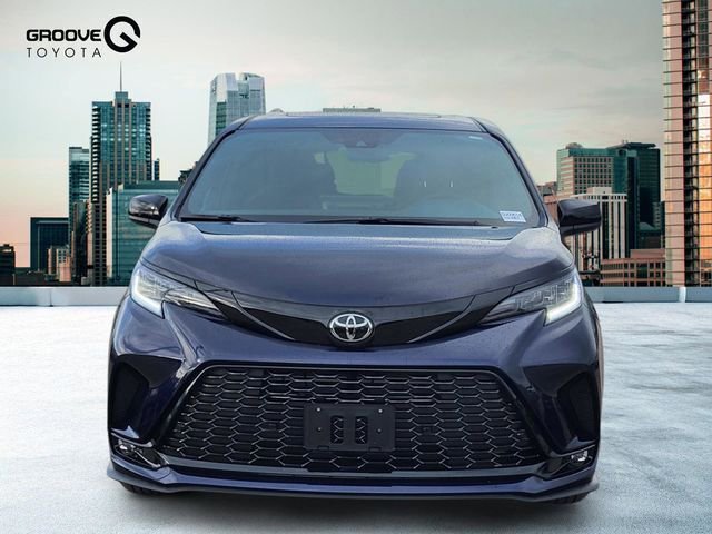 Used 2026 Toyota Sienna XSE image 9