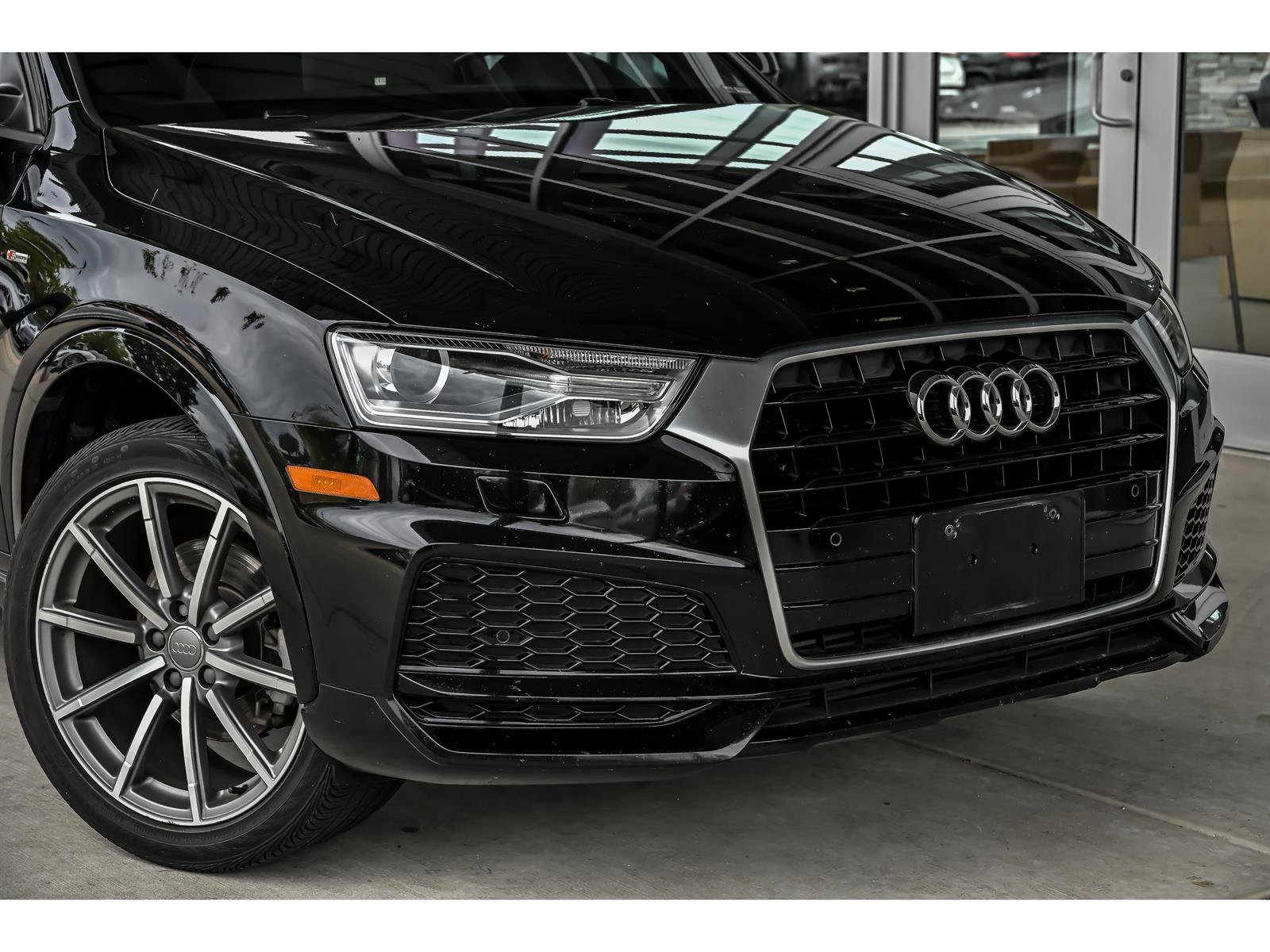 Used 2018 Audi Q3 2.0T Premium FWD image 2