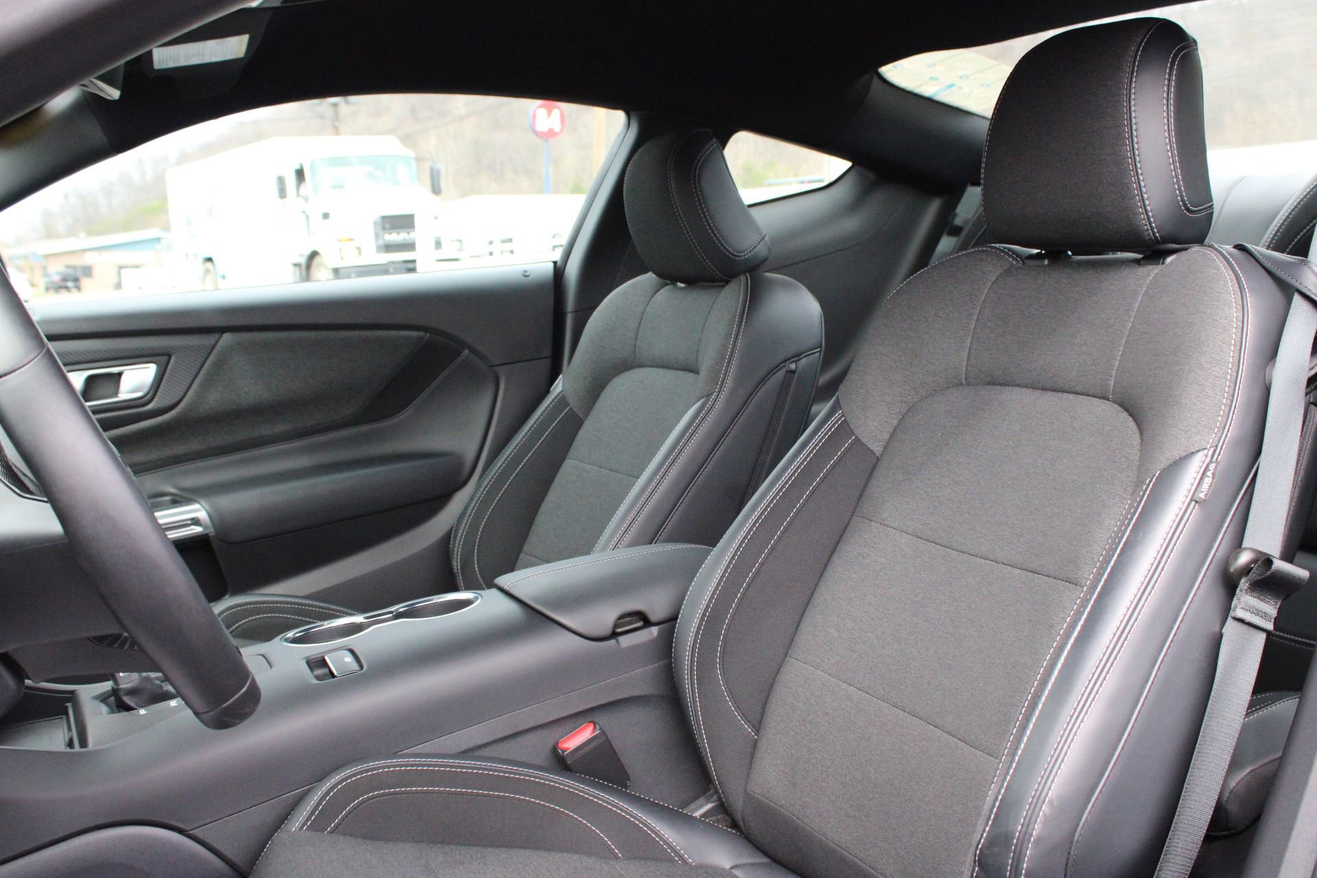 Used 2025 Ford Mustang Ecoboost image 13