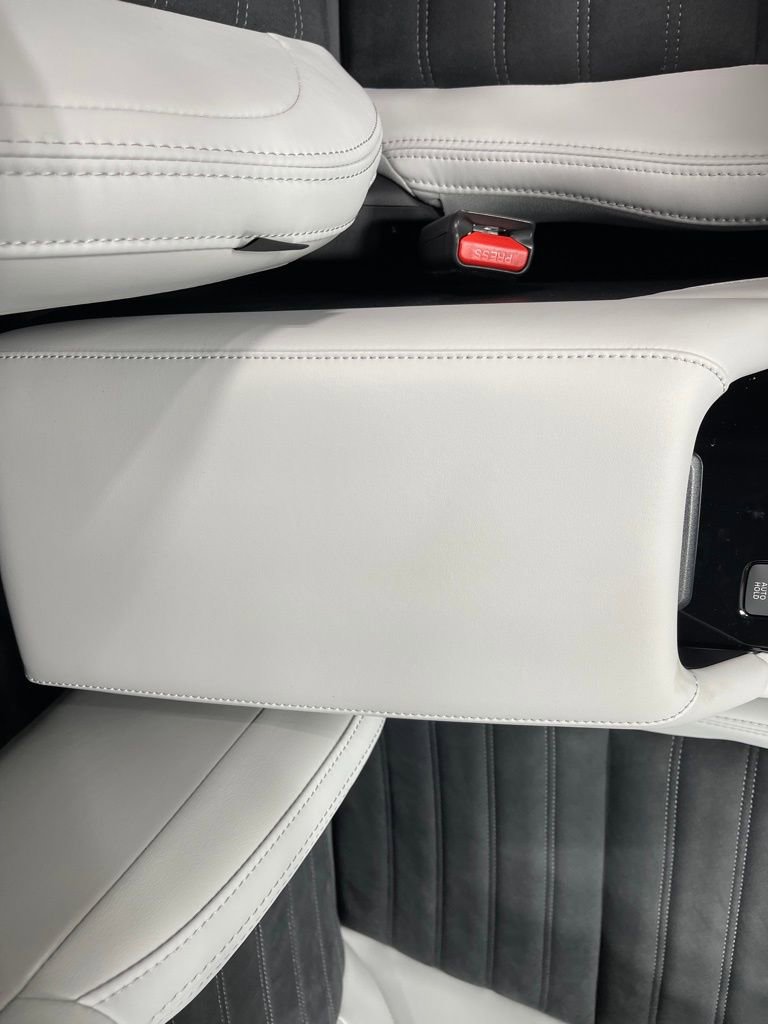 New 2025 Mitsubishi Outlander SE image 11