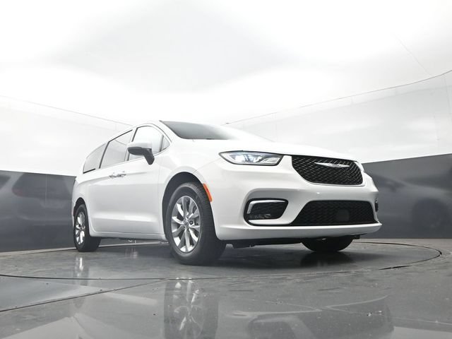 Used 2023 Chrysler Pacifica Touring-L AWD/4WD image 27