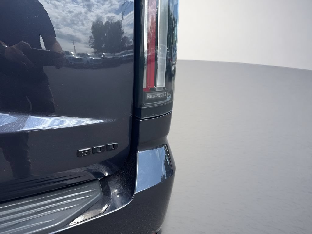 Used 2025 Cadillac Escalade Sport Platinum w/ LPO, Floor Liner Package AWD/4WD image 39