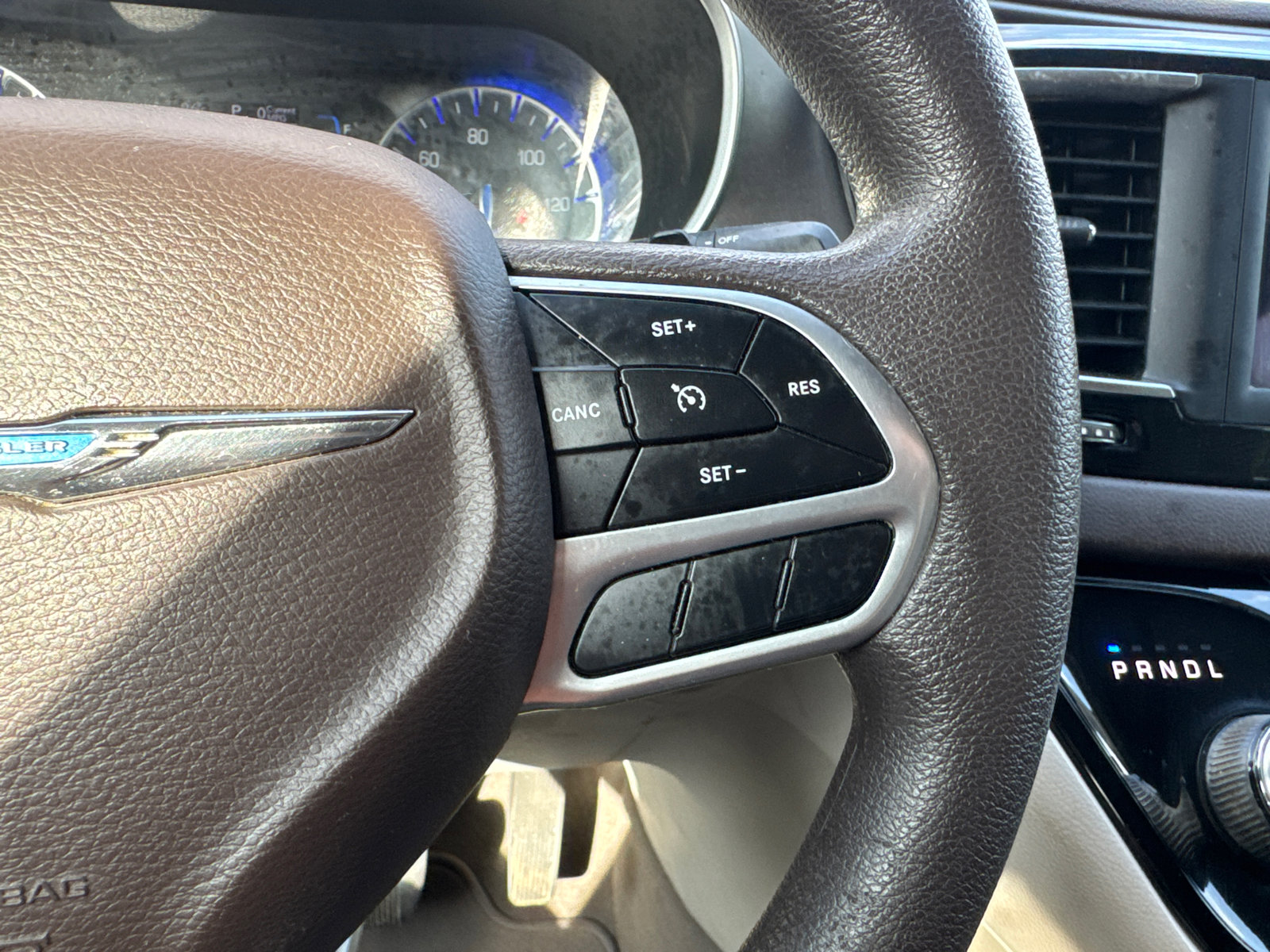 Used 2019 Chrysler Pacifica Touring Plus w/ Tire & Wheel Group FWD image 33