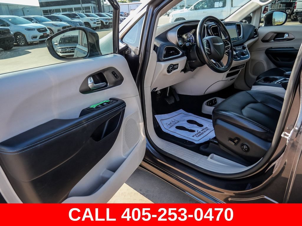 Used 2021 Chrysler Pacifica Touring-L FWD image 58