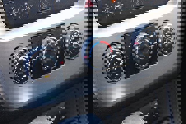 Used 2015 GMC Acadia SLE image 23