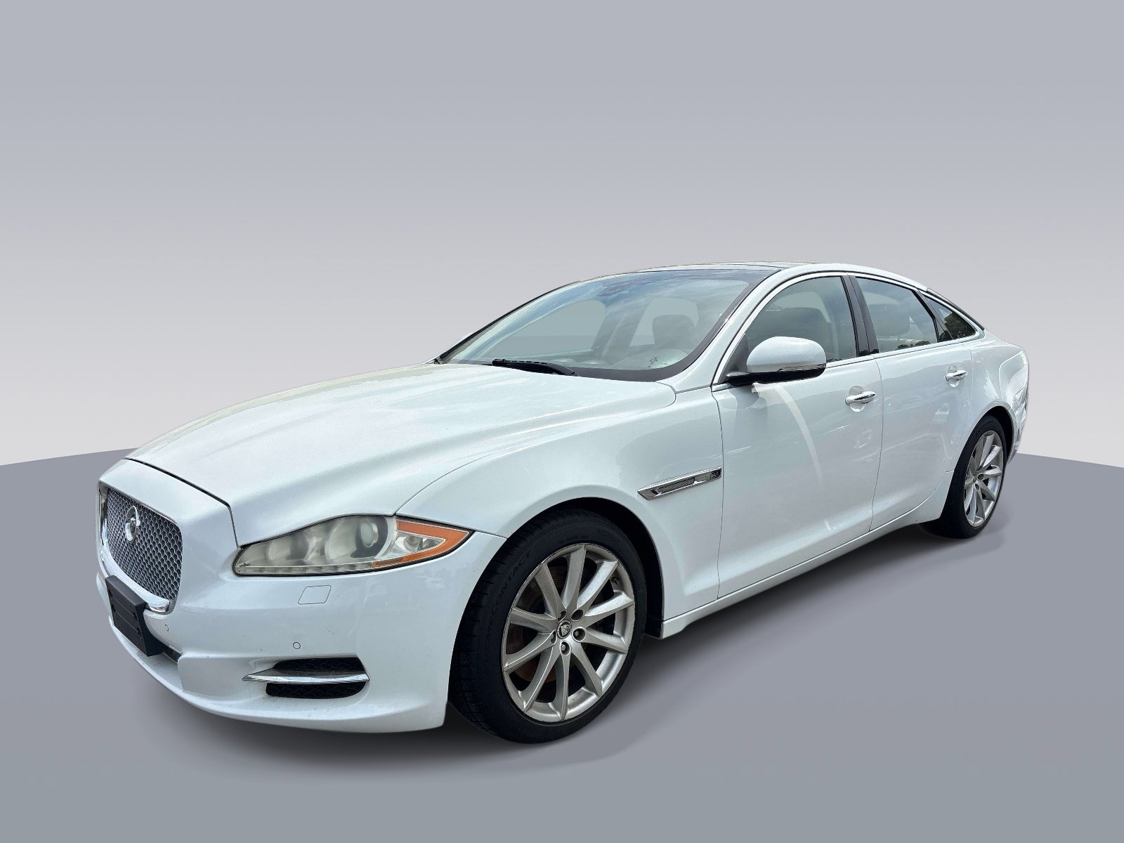 Used 2013 Jaguar XJ AWD image 6