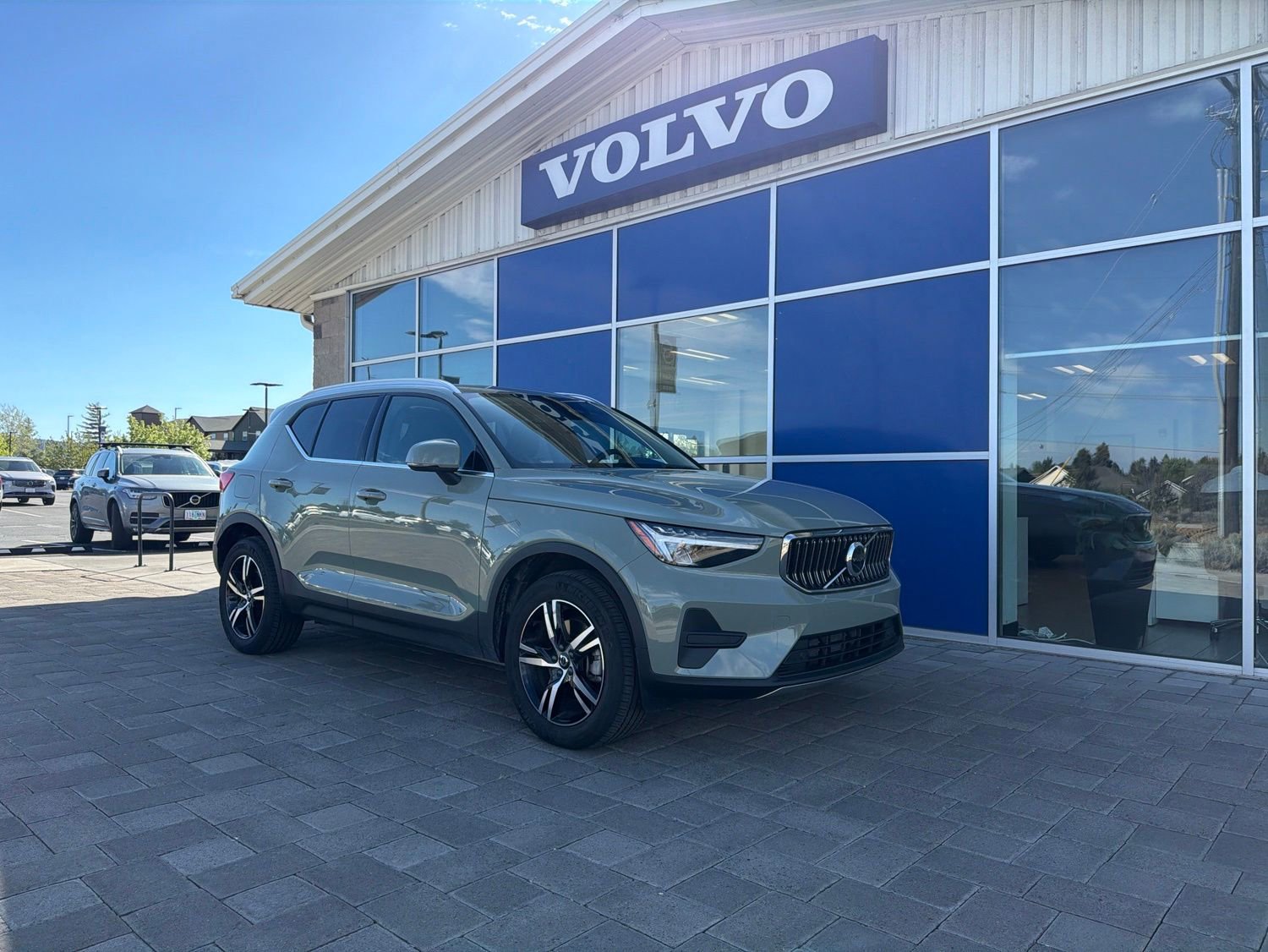 Used 2025 Volvo XC40 B5 Core