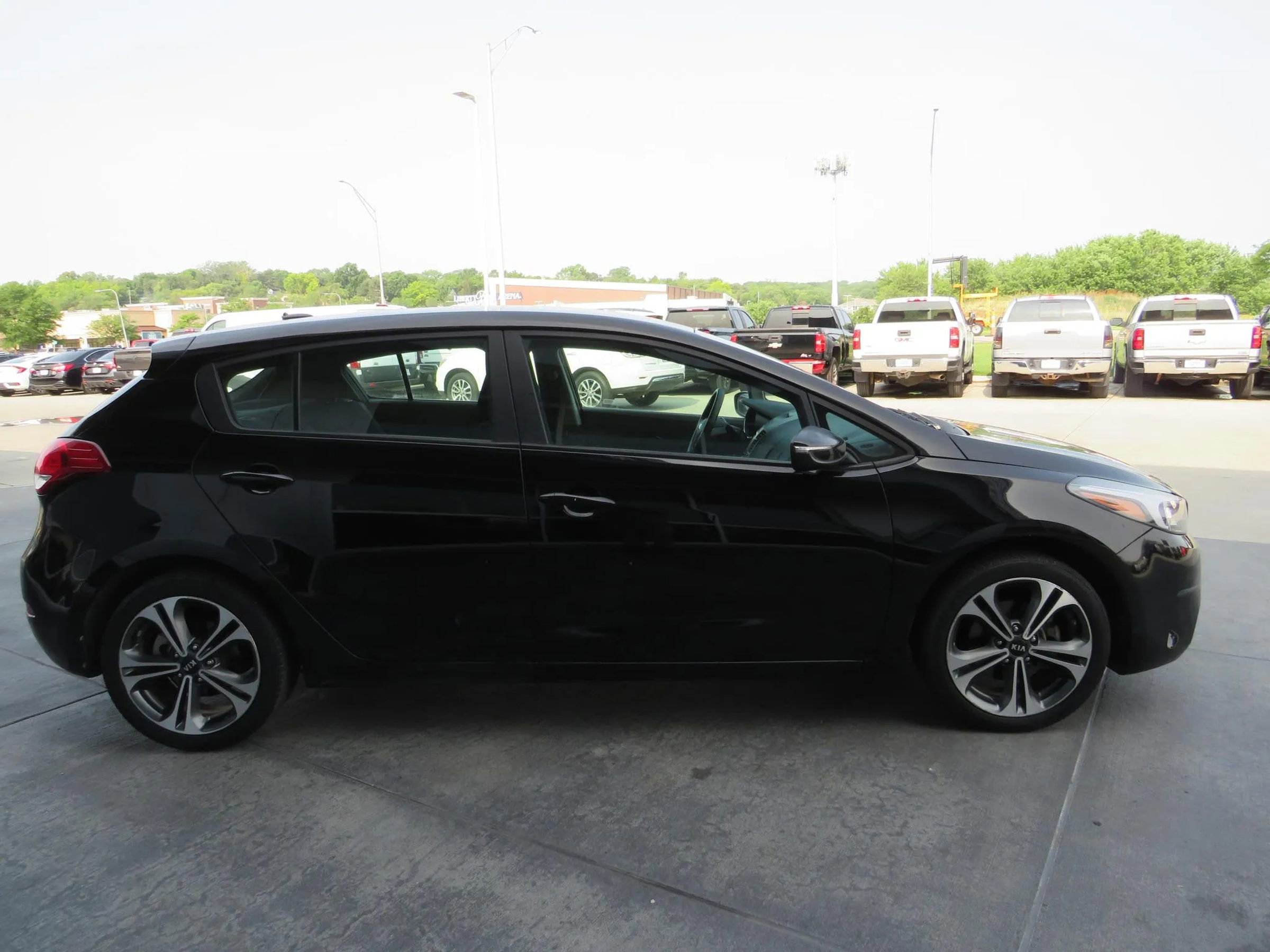 Used 2017 Kia Forte LX image 8