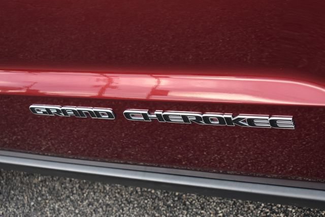 Used 2021 Jeep Grand Cherokee Limited AWD/4WD image 12