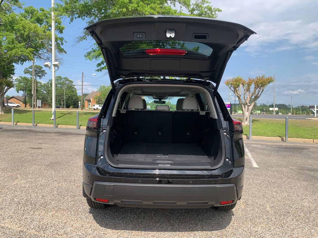 New 2026 Nissan Rogue Dark Armor FWD image 5
