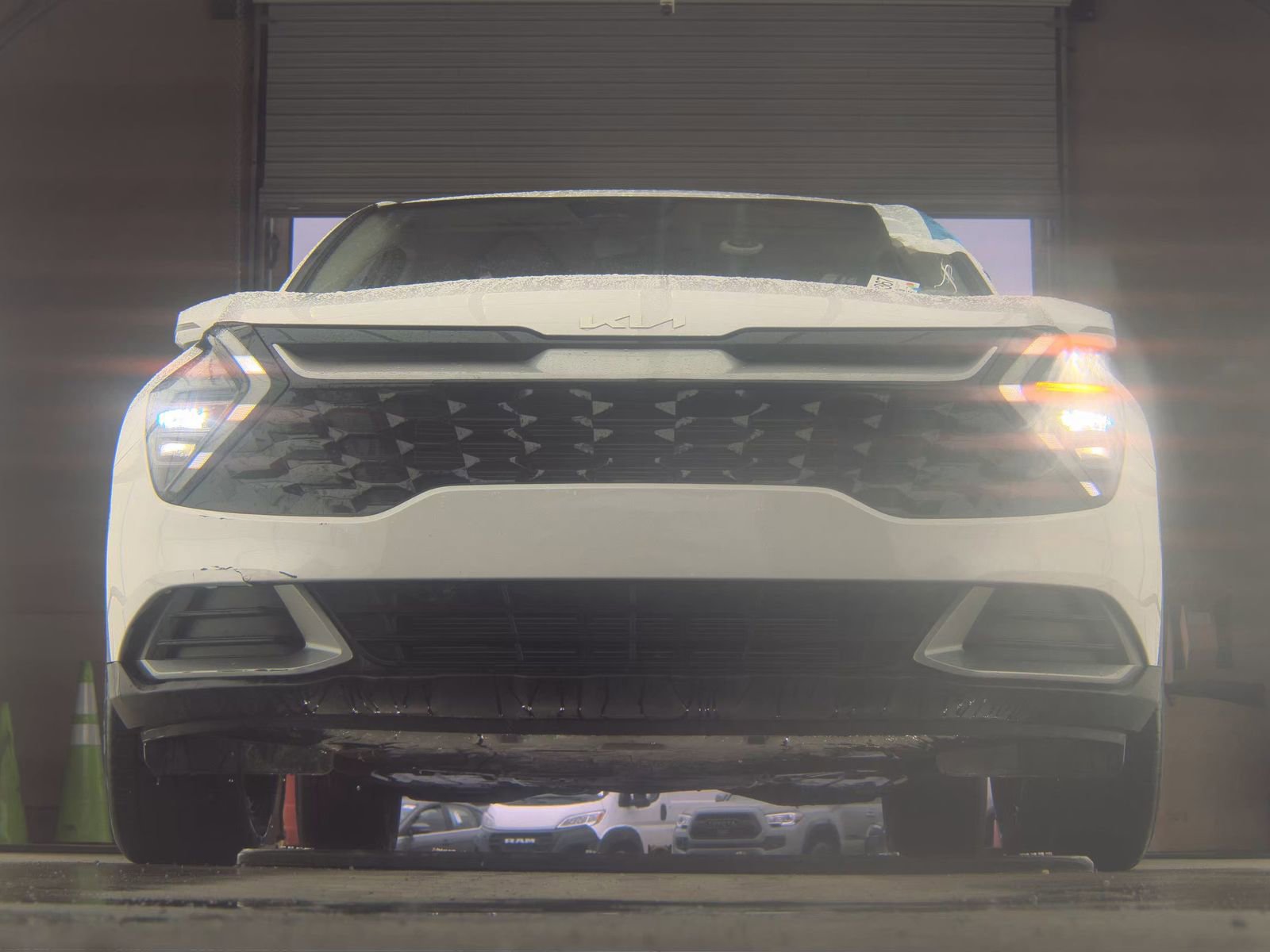 Used 2025 Kia Sportage EX image 6