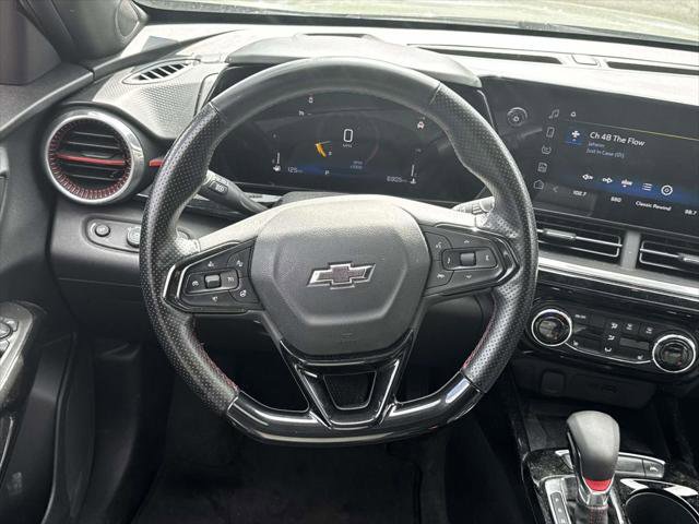 Used 2024 Chevrolet Trax RS w/ Sunroof Package FWD image 13