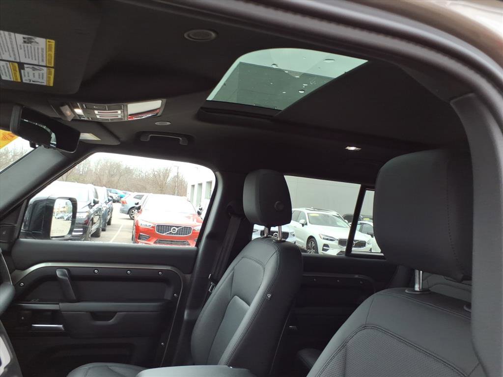 Certified 2025 Land Rover Defender 110 X-Dynamic SE image 11