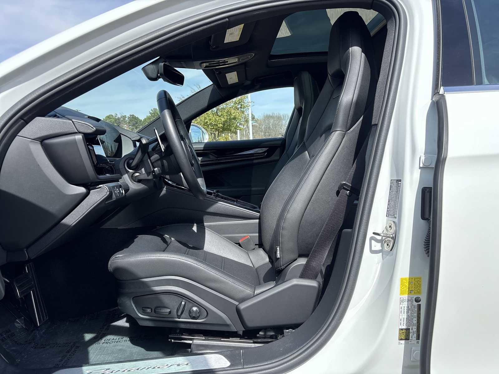 Used 2025 Porsche Panamera image 19