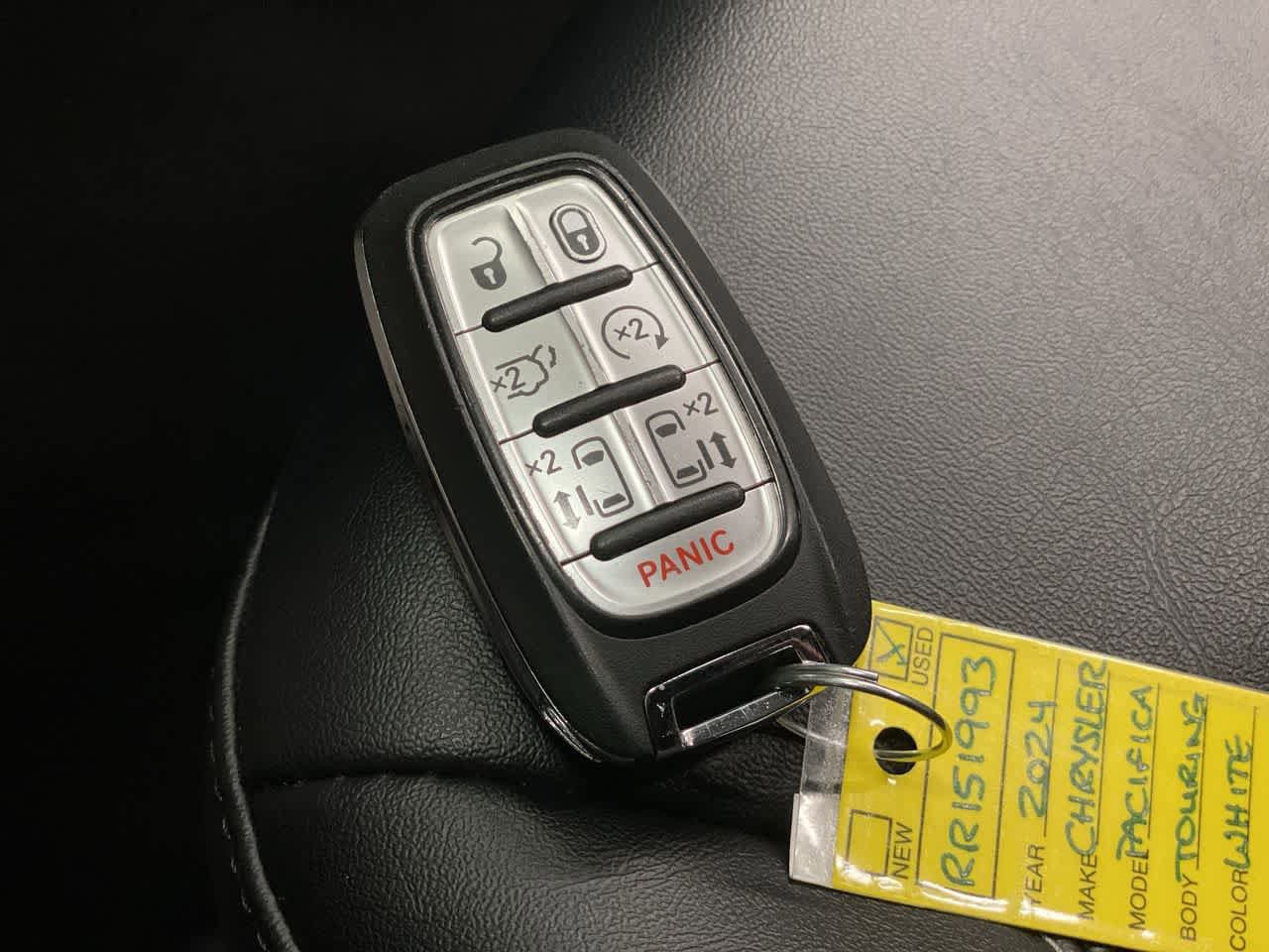 Used 2024 Chrysler Pacifica Touring-L FWD image 28