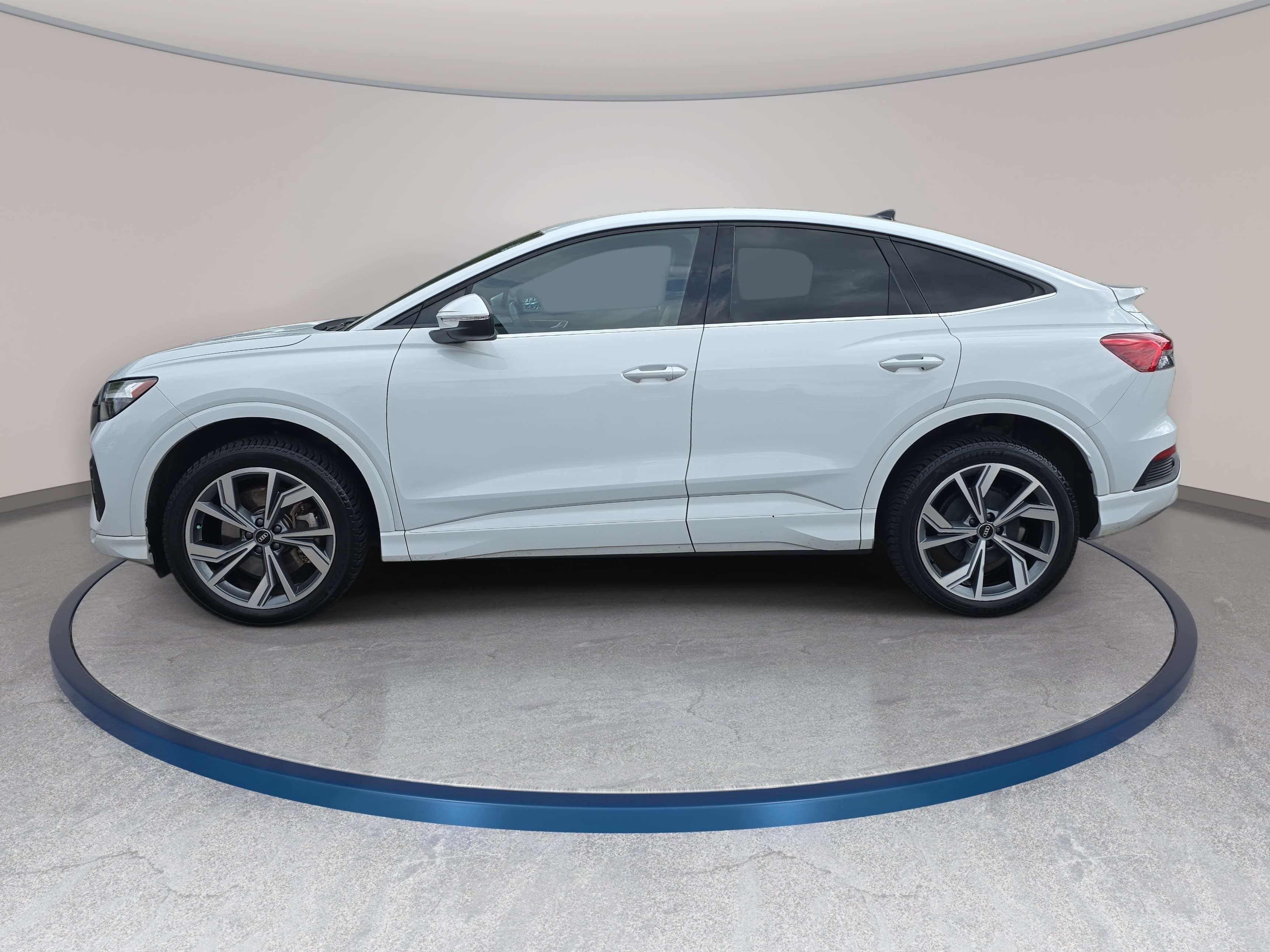 Used 2022 Audi Q4 e-tron Premium Plus AWD/4WD image 8