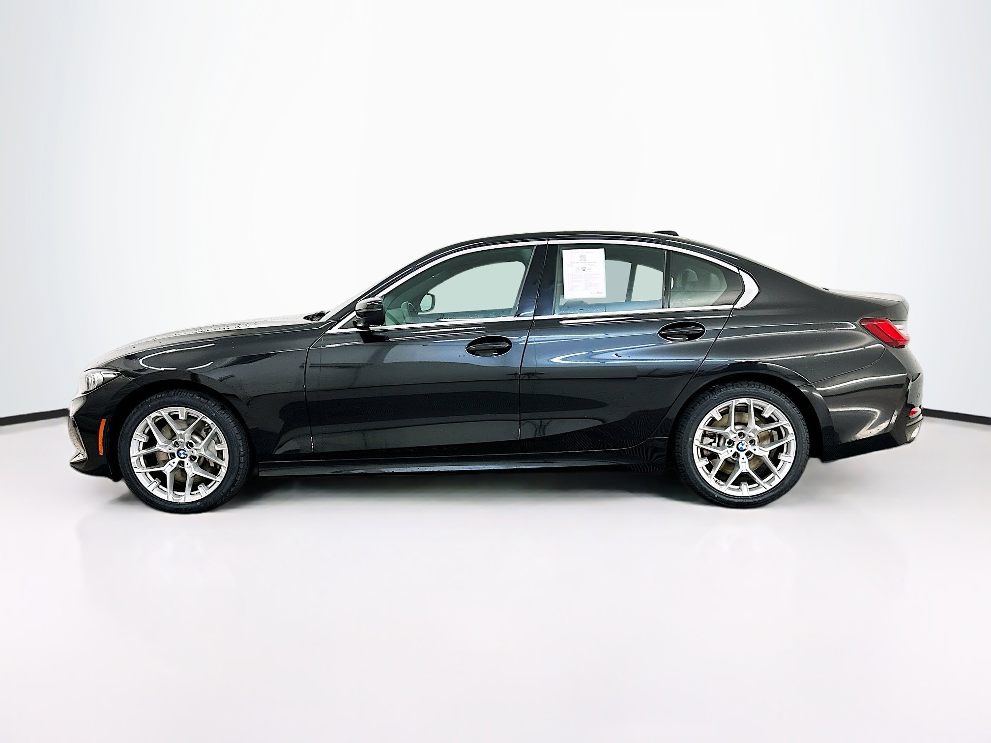 Used 2025 BMW 330i xDrive Sedan image 4