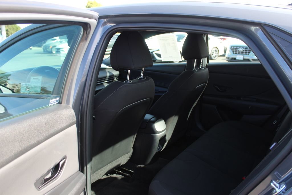 Used 2025 Hyundai Elantra SEL image 14
