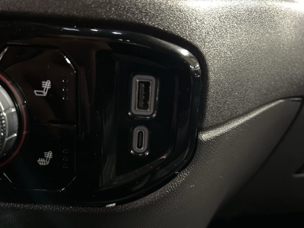 Used 2024 GMC Sierra 1500 SLT image 32