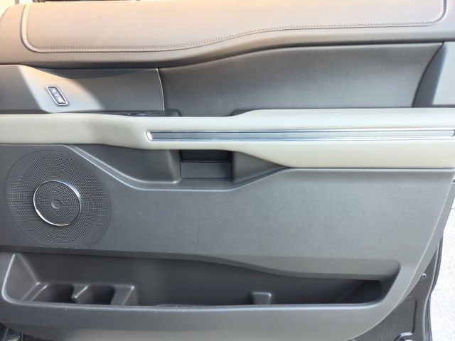 Used 2019 Ford Expedition XLT w/ Equipment Group 202A RWD image 18