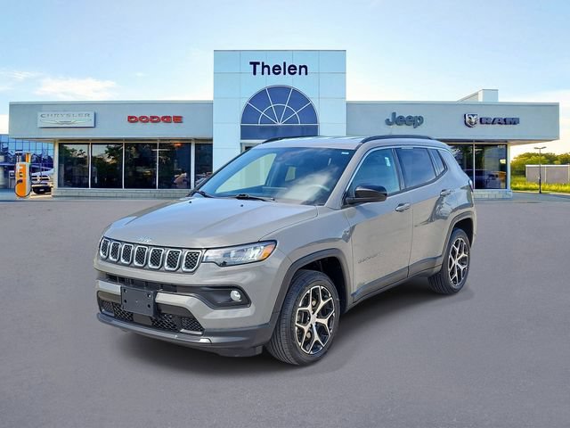 Used 2024 Jeep Compass Latitude AWD/4WD image 2