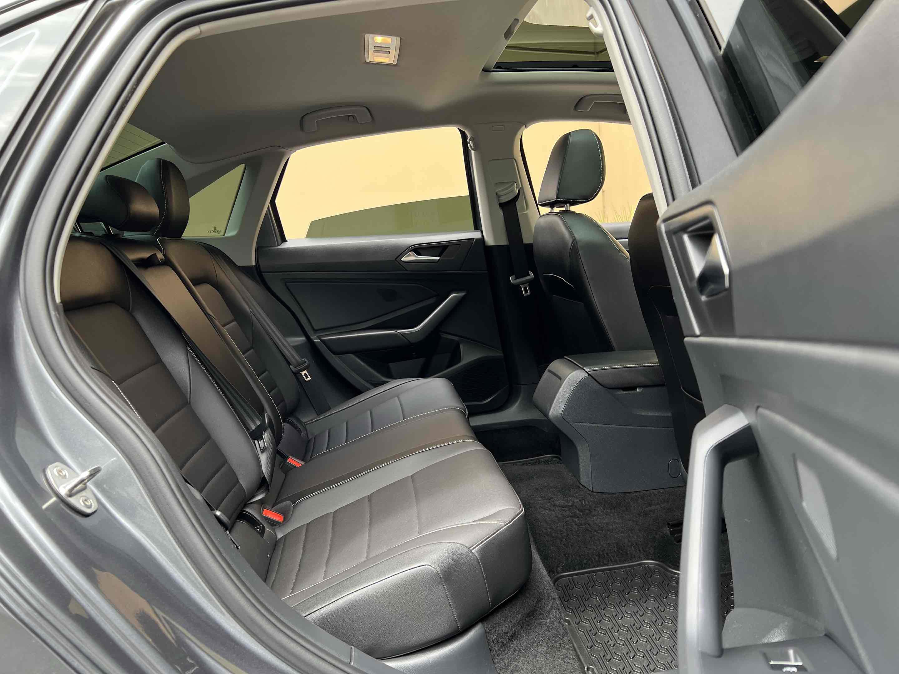 Used 2023 Volkswagen Jetta SE w/ Panoramic Sunroof Package FWD image 32