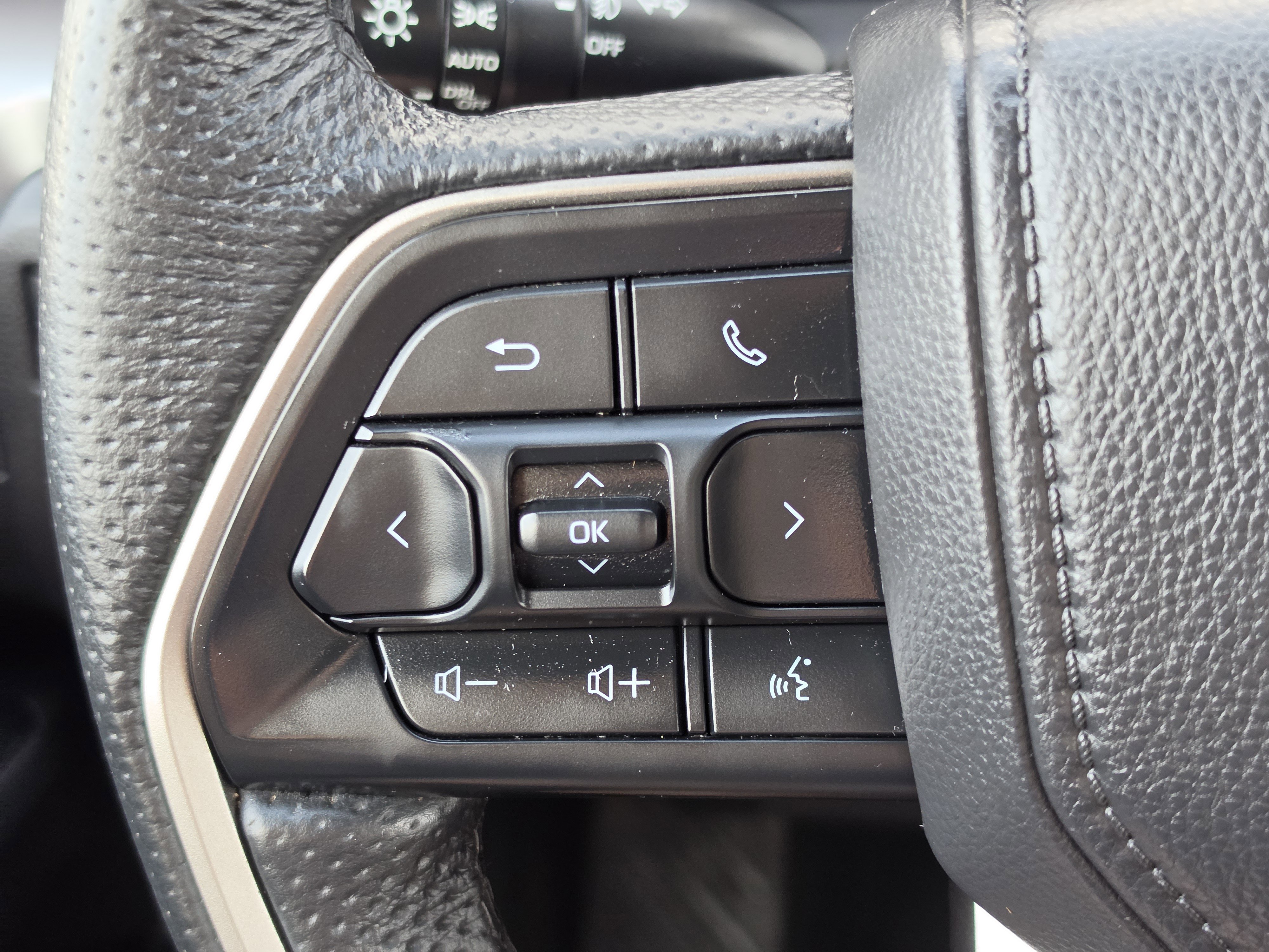 Used 2025 Toyota Tacoma TRD Off-Road AWD/4WD image 15
