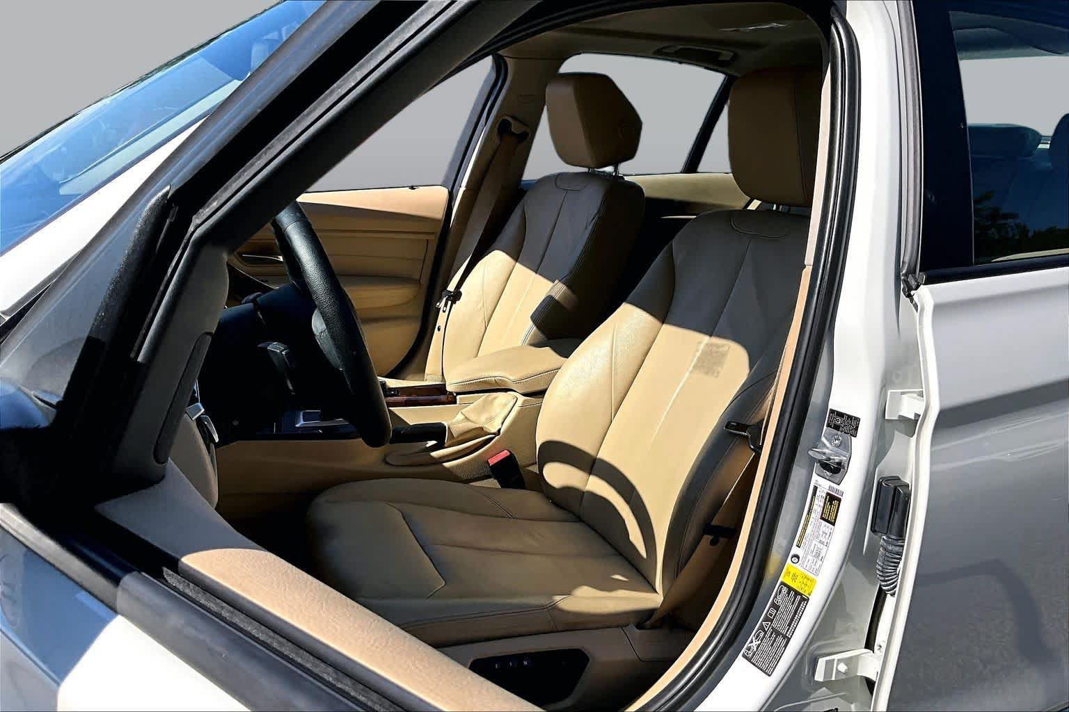 Used 2013 BMW 328i xDrive Sedan AWD/4WD image 9