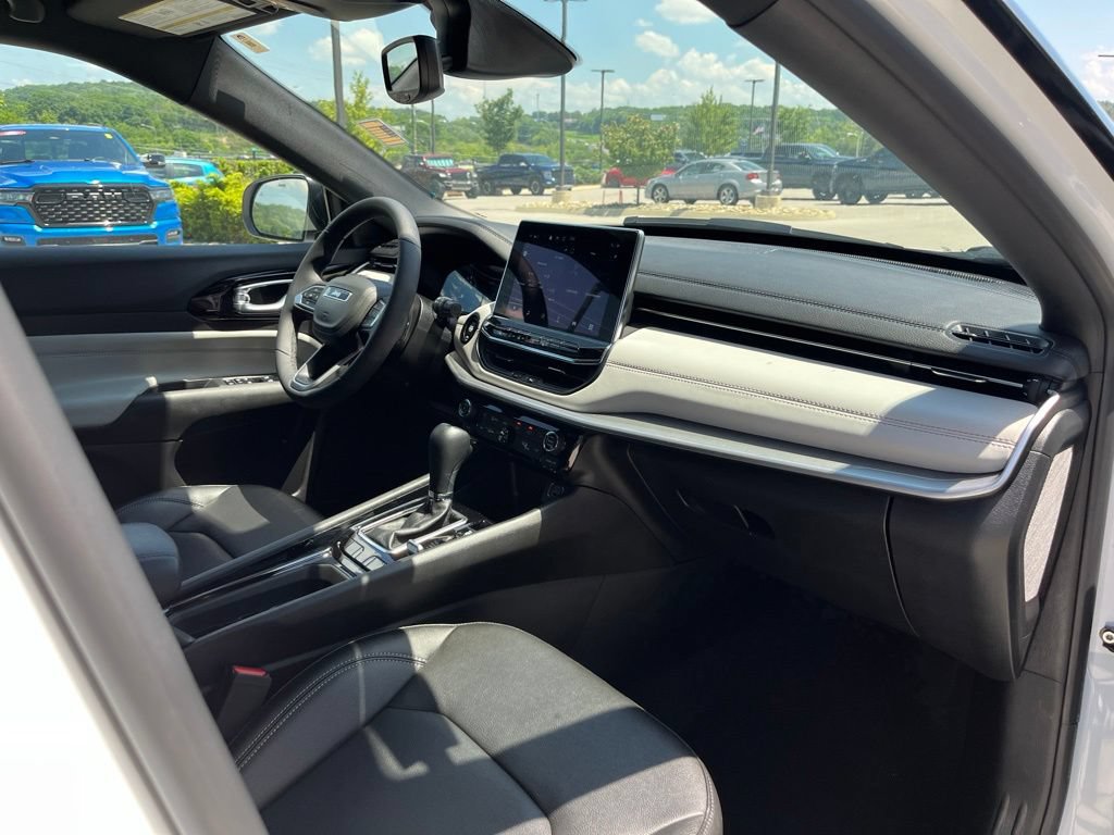 Used 2025 Jeep Compass Limited AWD/4WD image 28